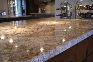 Example of a tuscan kitchen design in Chicago