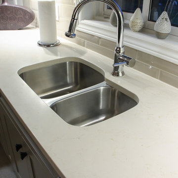Sutton Mills Warm White Shaker
