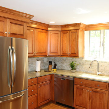 Stained Maple Kitchen Cabinets