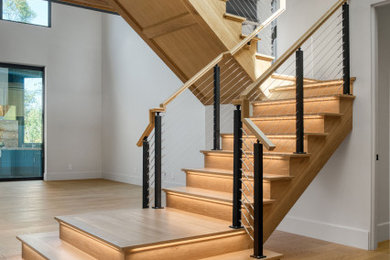Example of a minimalist staircase design in Orlando