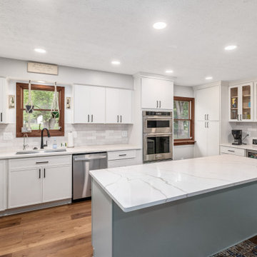 Hybrid Kitchen Remodel Done With a New Island
