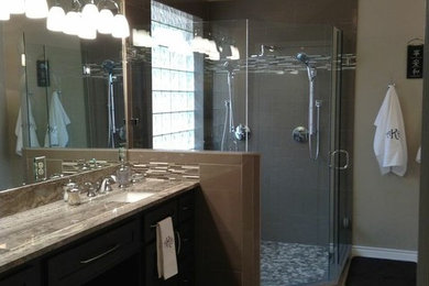 Example of a classic bathroom design in Dallas