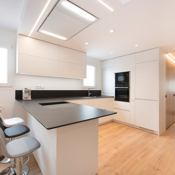 Cocina moderna de color blanco