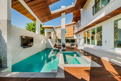 Contemporary pool in Tampa.