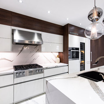 Modern Functional Oak Kitchen
