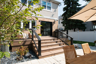 Example of a minimalist deck design in Chicago