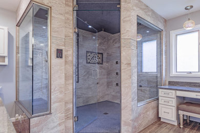 グランドラピッズにあるおしゃれな浴室の写真