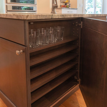 A customization of the sink base reveals a hidden side