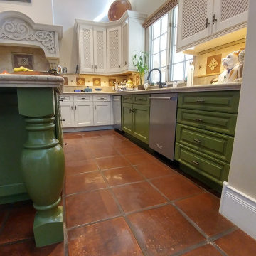 Paradise Valley Kitchen Cabinet Repaint / Adding accent color