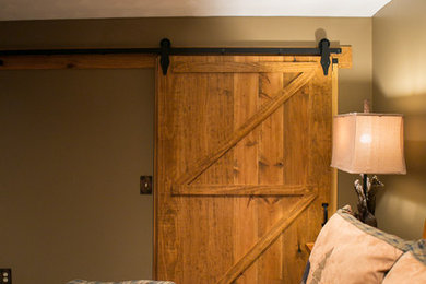 Example of a mountain style home design design in Indianapolis