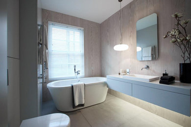 Photo of a contemporary bathroom in London.