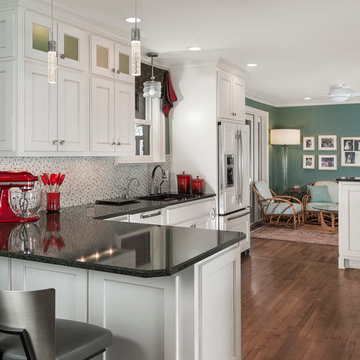 Transitional Kitchen in Green Hills