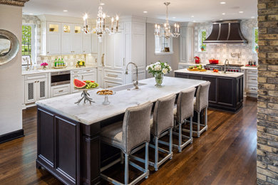 Inspiration for a timeless kitchen remodel in Milwaukee