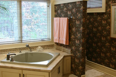 Inspiration for a traditional bathroom in Grand Rapids.