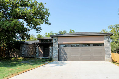 Inspiration for a garage remodel in Austin