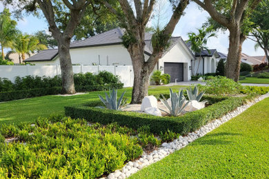 This is an example of a contemporary landscaping in Miami.