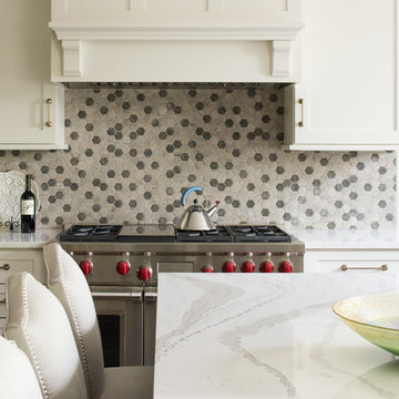 Classic and Cozy Traditional Kitchen