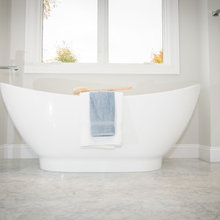 Master Bath: Tub