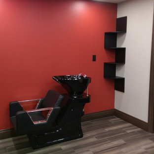 Inspiration for a modern basement in Toronto.