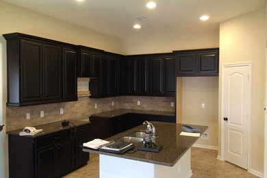 Minimalist kitchen photo in Houston