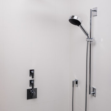 Enges Badezimmer