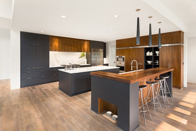 Kitchen - modern kitchen idea in San Francisco