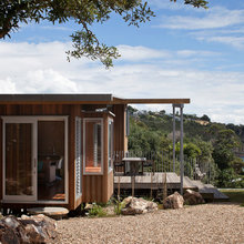 Houzz Tour: A Bach on Waiheke Island With an Unusual Twist