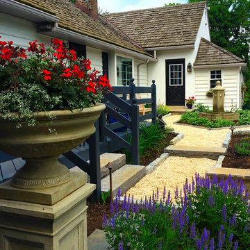 Ephrata Residence. Traditional romantic garden.