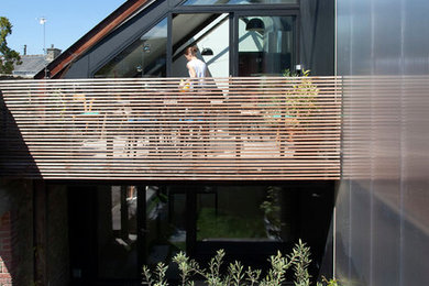 Cette image montre une terrasse design.