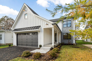 Country exterior home idea in Chicago