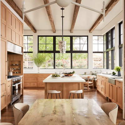 Example of a country home design design in San Francisco