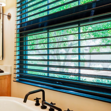 Functional Drapes with 2-Finger Pinch Pleat on a Matte Black Traverse Rod