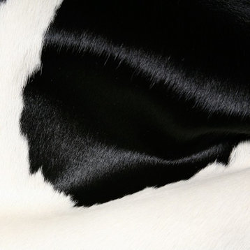 KOBE COWHIDE RUG Aprox  5' x 7' BLACK & WHITE