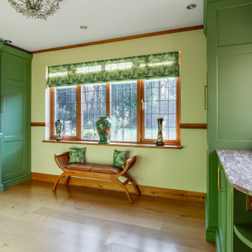 BESPOKE FITTED WALK-IN PANTRY