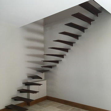 Escalier marche métal rouille