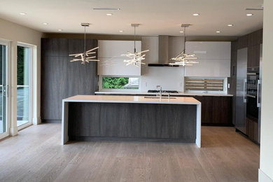Kitchen - kitchen idea in Vancouver