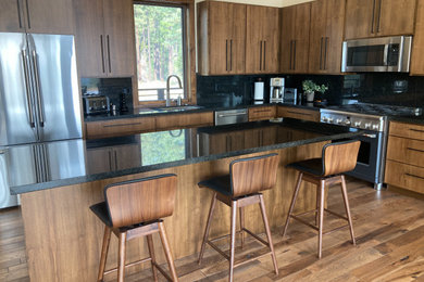 This is an example of a contemporary kitchen in Sacramento.