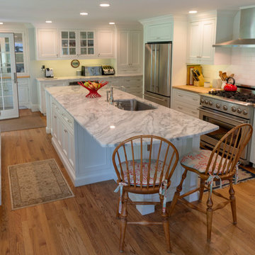 The classic kitchen triangle gives efficiency to the hosts