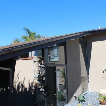 MidCentury Home In Orange County California, Angle Faced Gutters Box/Smooth Down