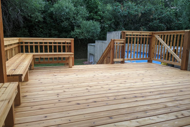 Deck - rustic deck idea in Toronto