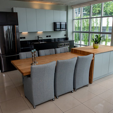Contemporary Kitchen Remodel Done With a New Island