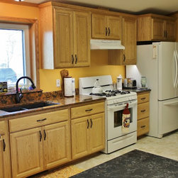 Iowa Oak Kitchen - Kitchen Cabinetry