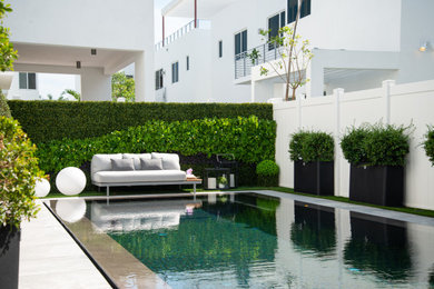 Example of a minimalist home design design in Miami