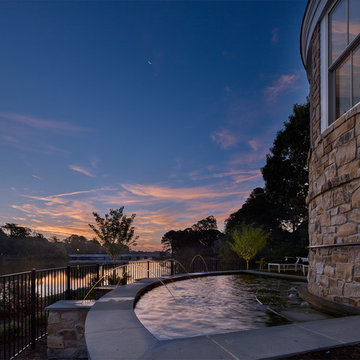 Lakefront/Coastal Residence