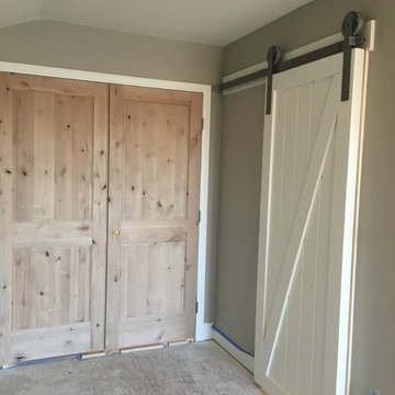 Interior sliding barn doosr for closets