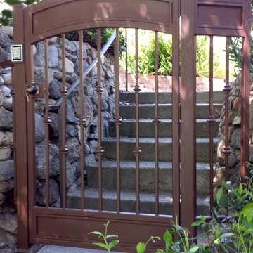 "The Monitor" Entry Gate with Remote Access