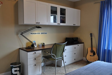 Minimalist home office photo in Chicago