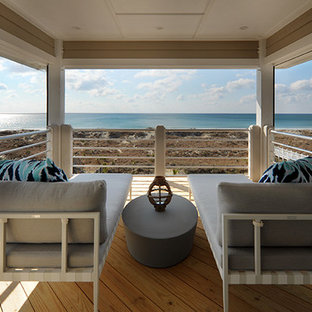 ワシントンD.C.の大きいコンテンポラリースタイルのおしゃれなデッキの写真