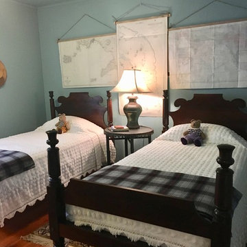 The Travel Room with maps, sun hat and dorm beds