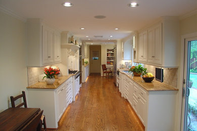 Inspiration for a timeless kitchen remodel in Houston